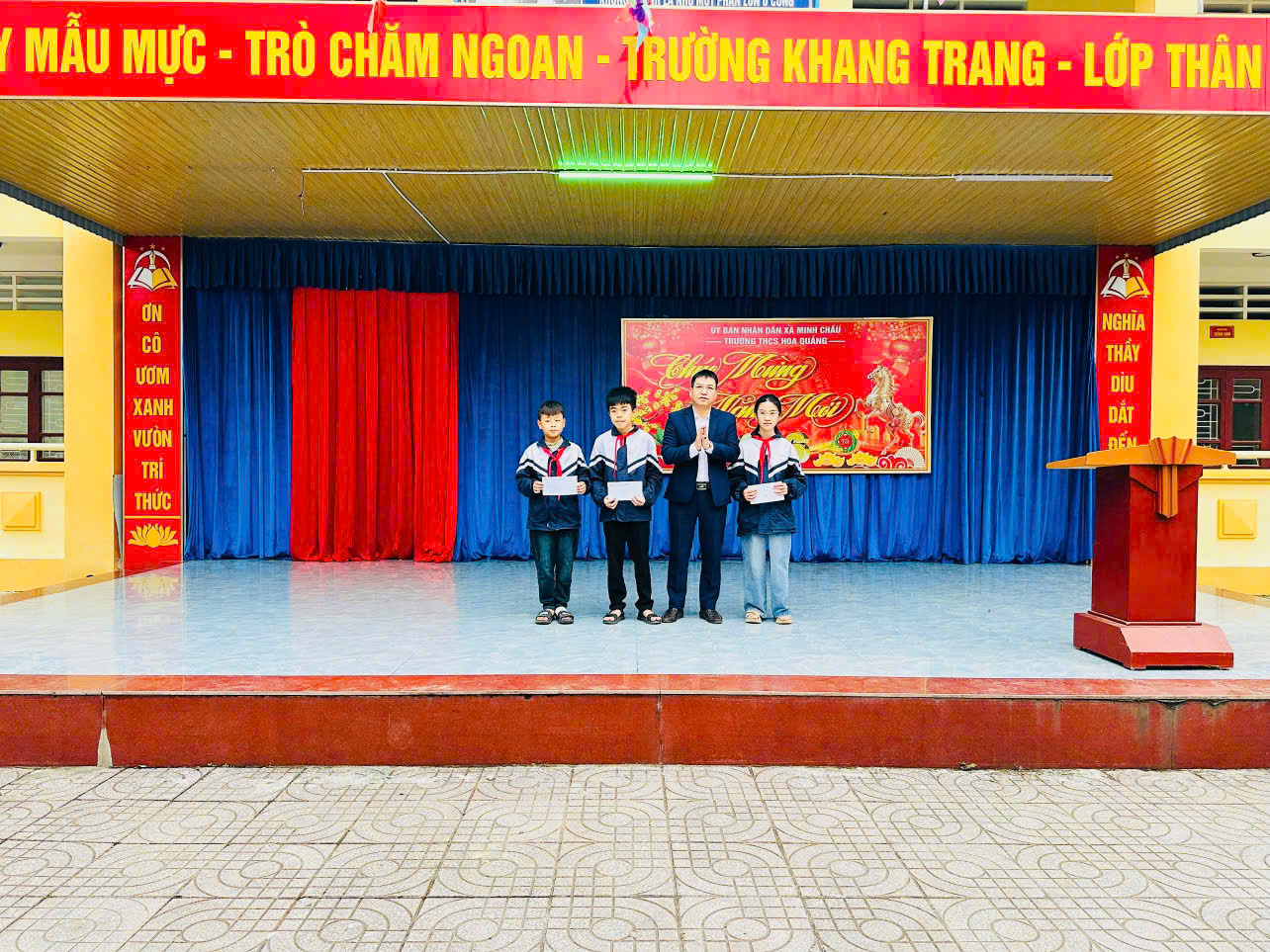 TẾT ẤM TÌNH THƯƠNG